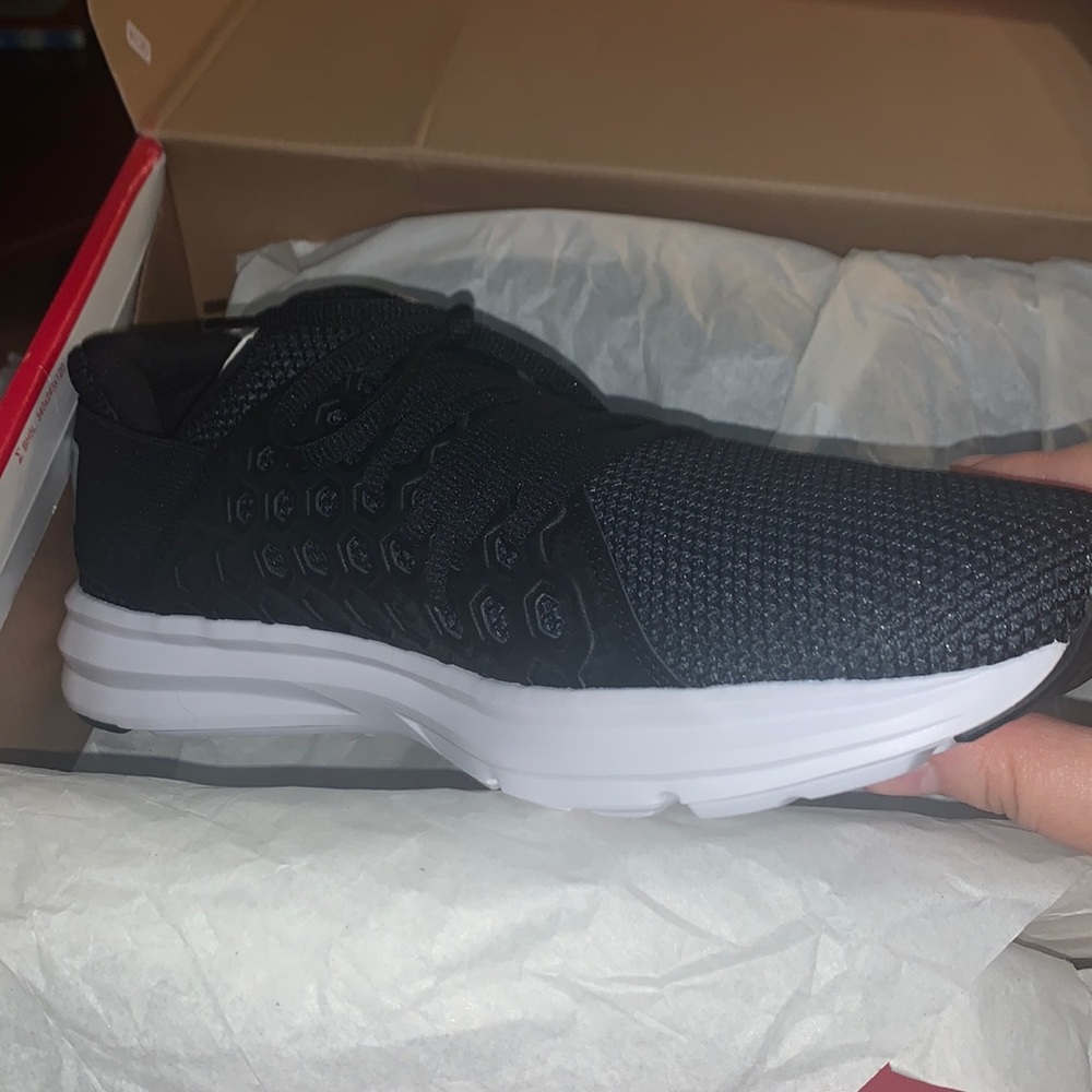 NEW in box Puma Enzo Nf 19093201 black